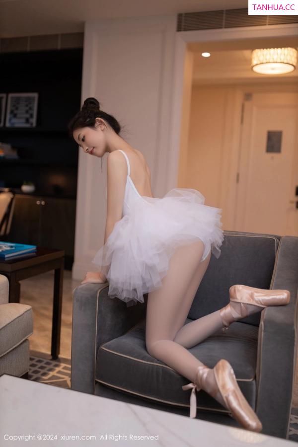   [XiuRen]高清写真图 2024.06.05 No.8657 鱼尾fish 丝袜美腿第19张图片
